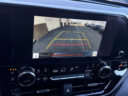 Used 2023 Toyota Highlander Limited image 19