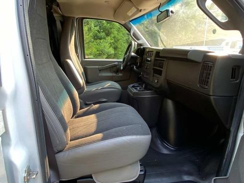 Used 2022 Chevrolet Express 2500 w/ Driver Convenience Package RWD image 33