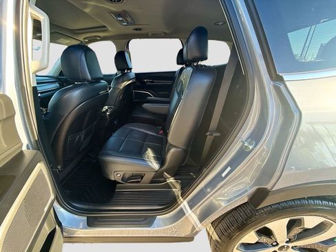 Used 2022 Kia Telluride EX w/ EX Premium Package image 25