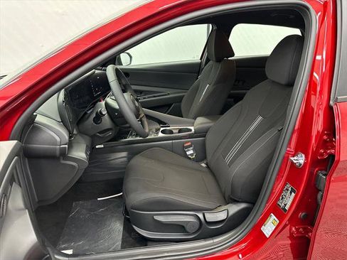 New 2025 Hyundai Elantra SEL image 9