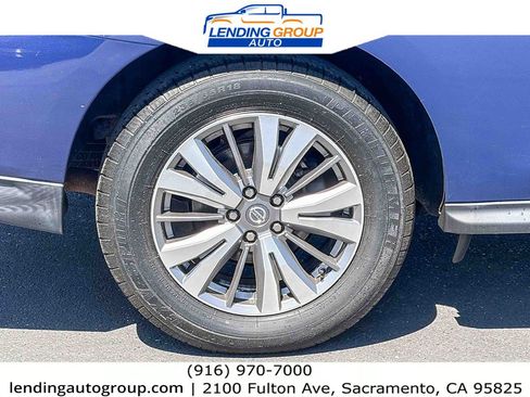 Used 2019 Nissan Pathfinder SL FWD image 10