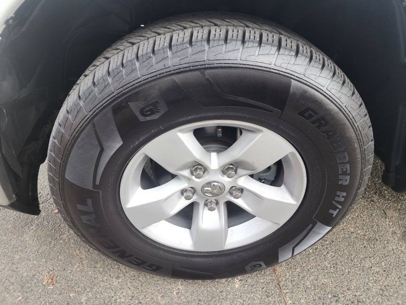 Used 2021 RAM 1500 Tradesman w/ Chrome Appearance Group RWD image 20