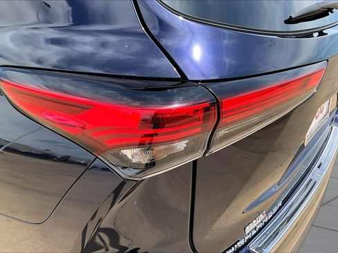 Used 2023 Toyota Highlander Platinum FWD image 29