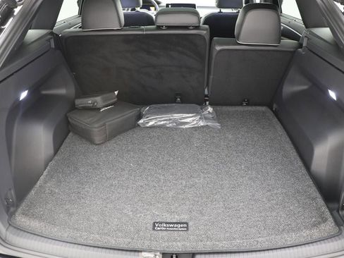 Used 2024 Volkswagen Atlas Cross Sport SEL Premium R-Line image 32