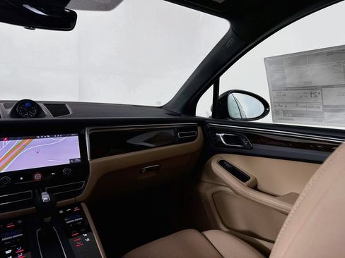 Certified 2026 Porsche Macan AWD/4WD image 25