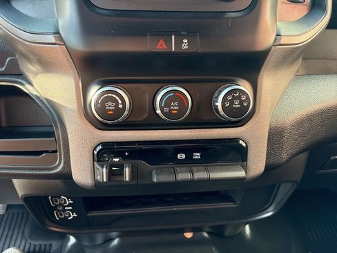 Used 2022 RAM 2500 Tradesman w/ Chrome Appearance Group image 16