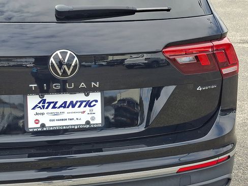 Used 2023 Volkswagen Tiguan SE image 16