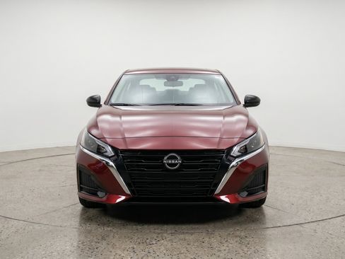 Used 2025 Nissan Altima 2.5 SV FWD image 2