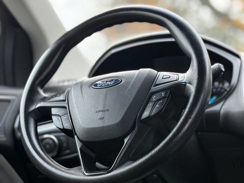 Used 2018 Ford Edge SE image 13