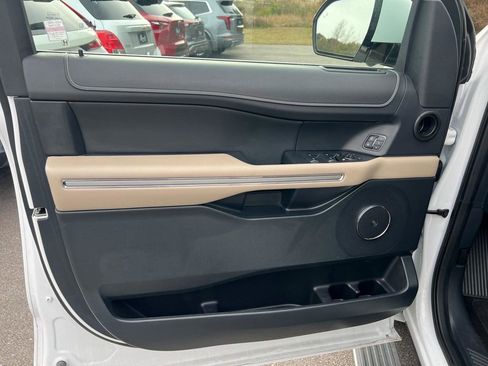Used 2022 Ford Expedition Limited image 26
