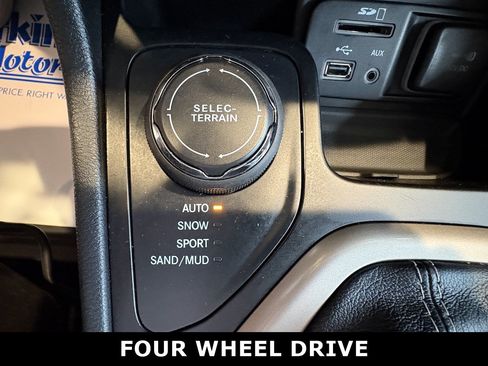 Used 2014 Jeep Cherokee Latitude AWD/4WD image 17