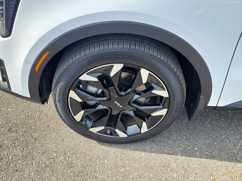 Certified 2025 Kia Sorento SX FWD image 40