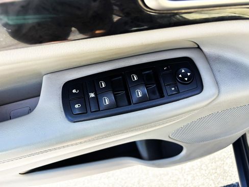 Used 2011 Jeep Grand Cherokee Laredo image 16