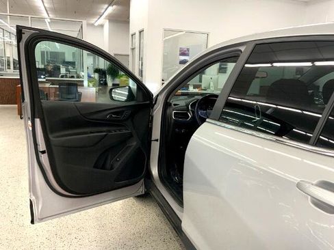 Used 2021 Chevrolet Equinox LT w/ Driver Convenience Package image 28