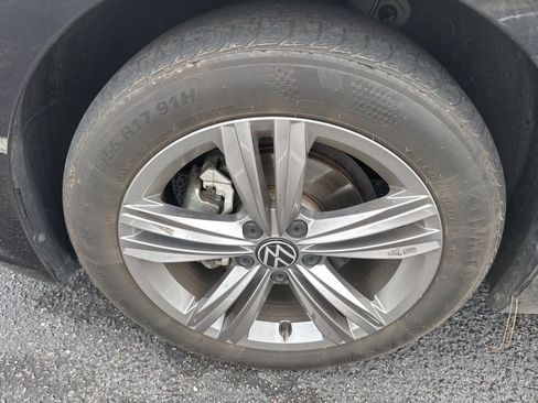 Used 2024 Volkswagen Jetta SE image 2