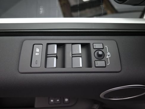 New 2026 Land Rover Discovery S AWD/4WD image 22