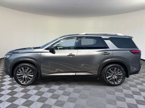 Used 2022 Nissan Pathfinder SL w/ SL Premium Package image 9