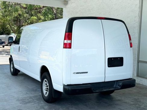 Used 2017 Chevrolet Express 3500 Extended RWD image 6