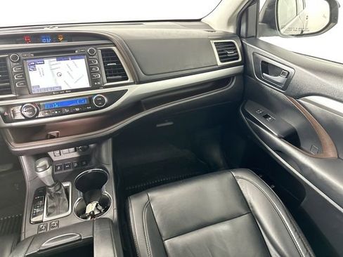 Used 2019 Toyota Highlander XLE w/ Protection Package #3 image 27