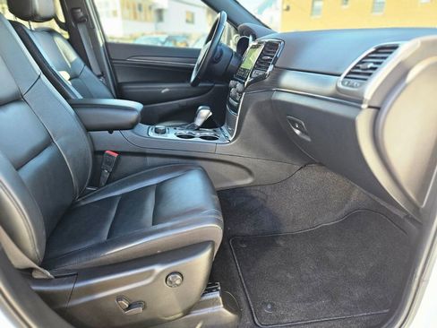 Used 2022 Jeep Grand Cherokee Limited image 8