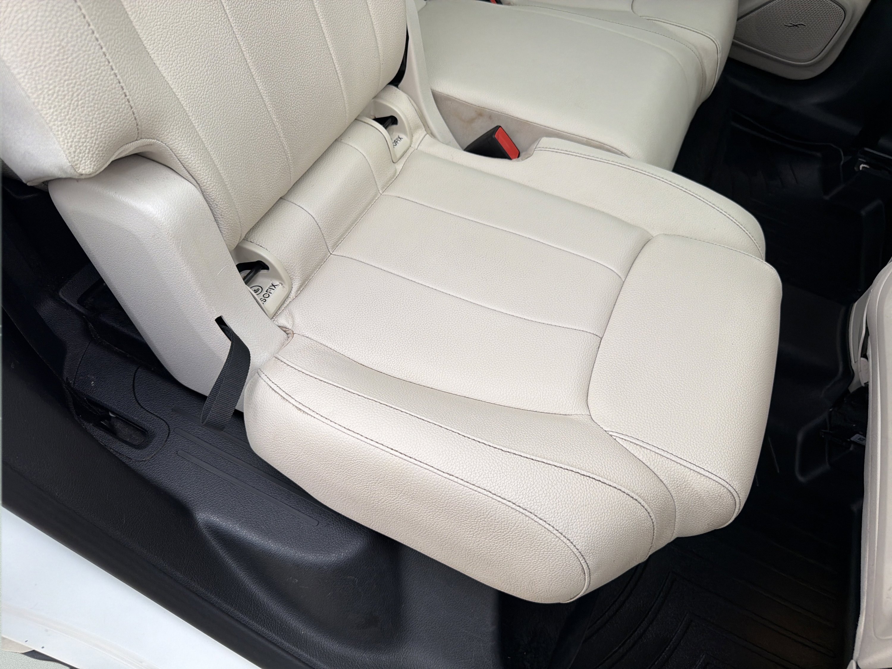 Used 2021 Mercedes-Benz GLB 250 4MATIC image 40