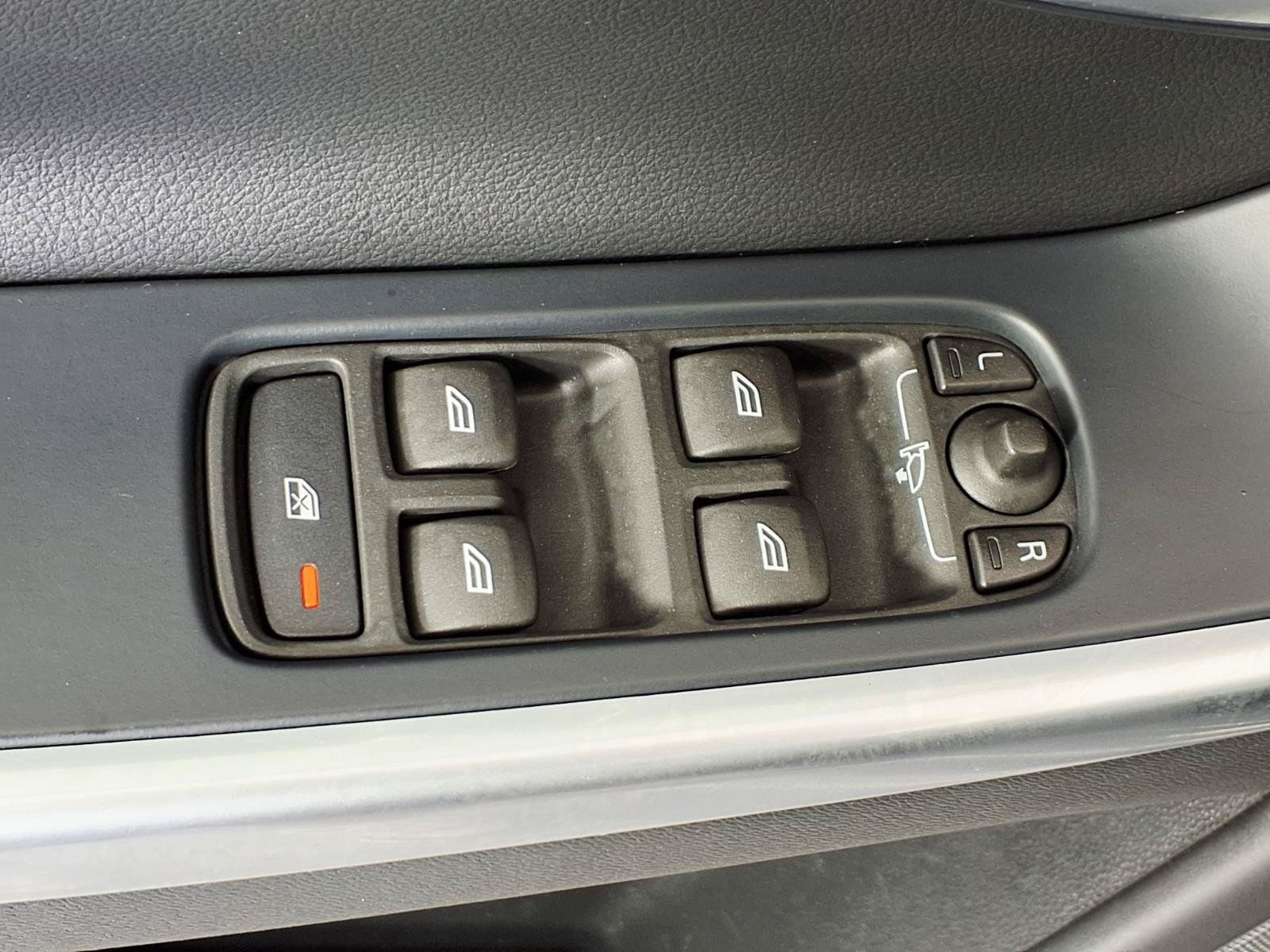 Used 2015 Volvo XC60 T5 Platinum FWD image 16