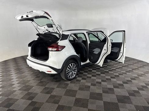 Used 2024 Nissan Kicks SR w/ SR Premium Package FWD image 14