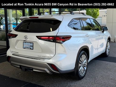 Used 2025 Toyota Highlander Platinum AWD/4WD image 7