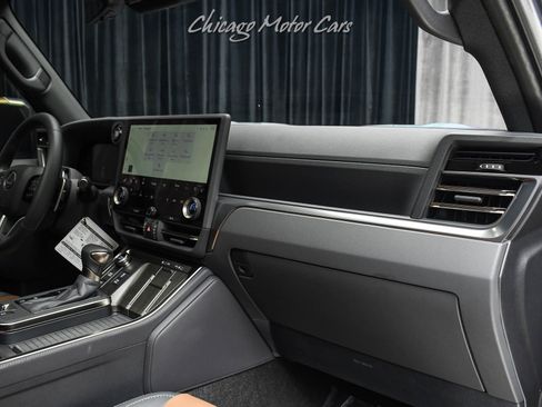 Used 2025 Lexus GX 550 w/ Cold Area Package AWD/4WD image 26