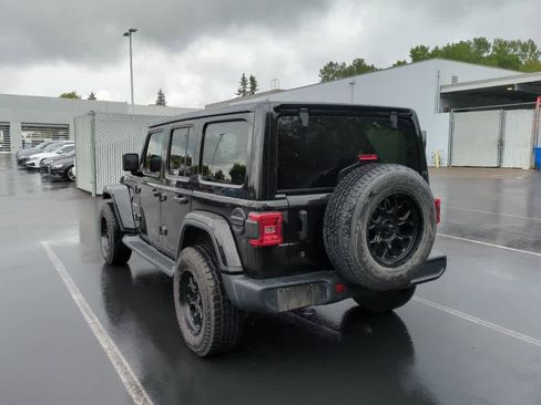 Used 2018 Jeep Wrangler Unlimited Sahara AWD/4WD image 3