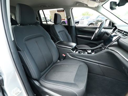 Used 2023 Jeep Grand Cherokee L Laredo RWD image 29