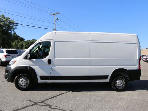 Used 2025 RAM ProMaster 2500 w/ Convenience Group FWD image 2