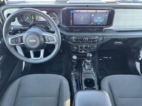 Used 2024 Jeep Wrangler Sahara image 8