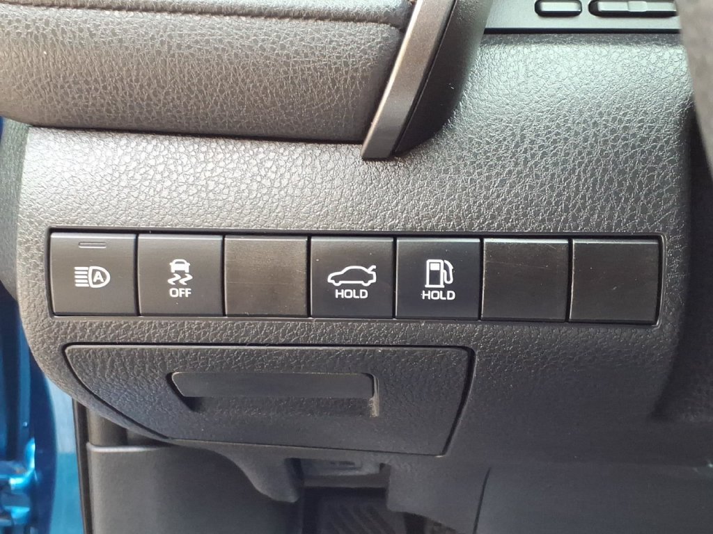 Used 2020 Toyota Camry LE FWD image 17