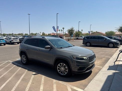 Used 2021 Jeep Cherokee Latitude Plus FWD image 4