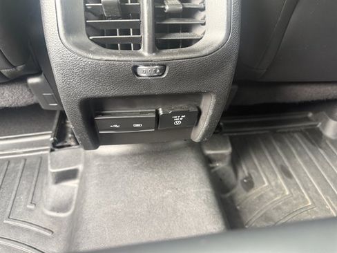 Used 2019 Jeep Cherokee Limited AWD/4WD image 25