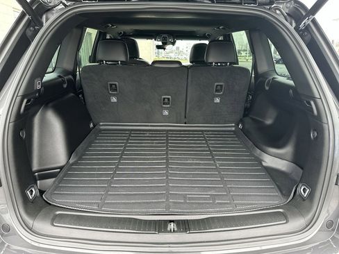 Used 2025 Jeep Grand Cherokee Altitude image 23