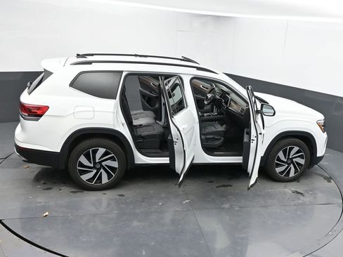 Used 2025 Volkswagen Atlas SE image 61