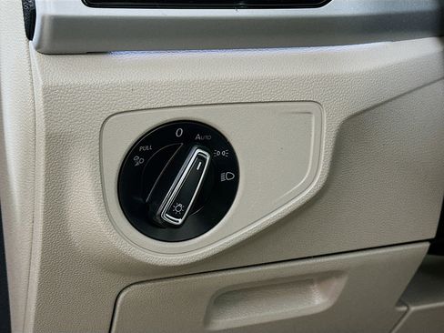 Used 2021 Volkswagen Atlas SEL Premium image 10