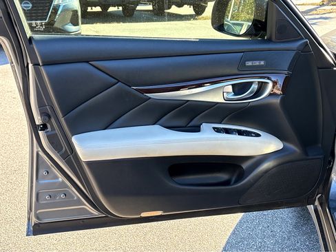 Used 2015 INFINITI Q70 3.7 w/ Sport Package image 22