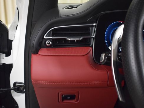 Used 2024 Maserati Grecale Trofeo image 28