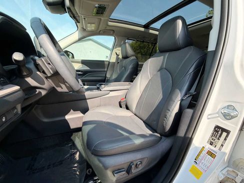Used 2025 Toyota Grand Highlander AWD image 13