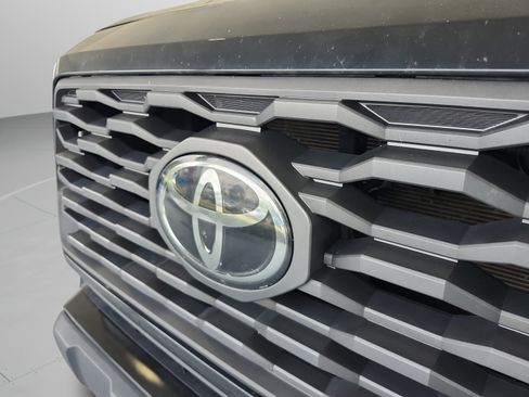 Used 2022 Toyota Tacoma TRD Off-Road w/ Technology Package RWD image 29