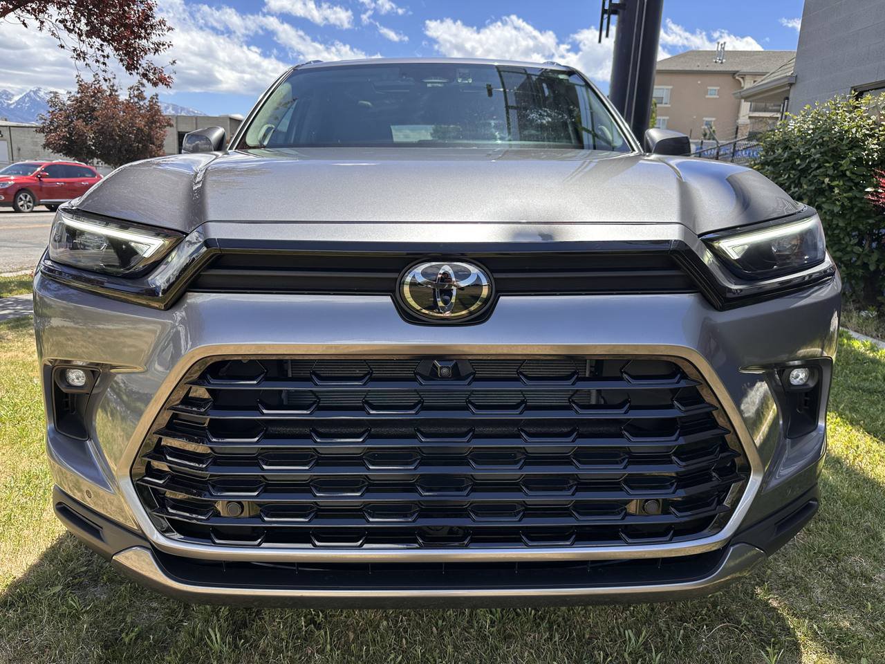 Used 2025 Toyota Grand Highlander AWD Hybrid w/ Blackout Package (GST) image 13