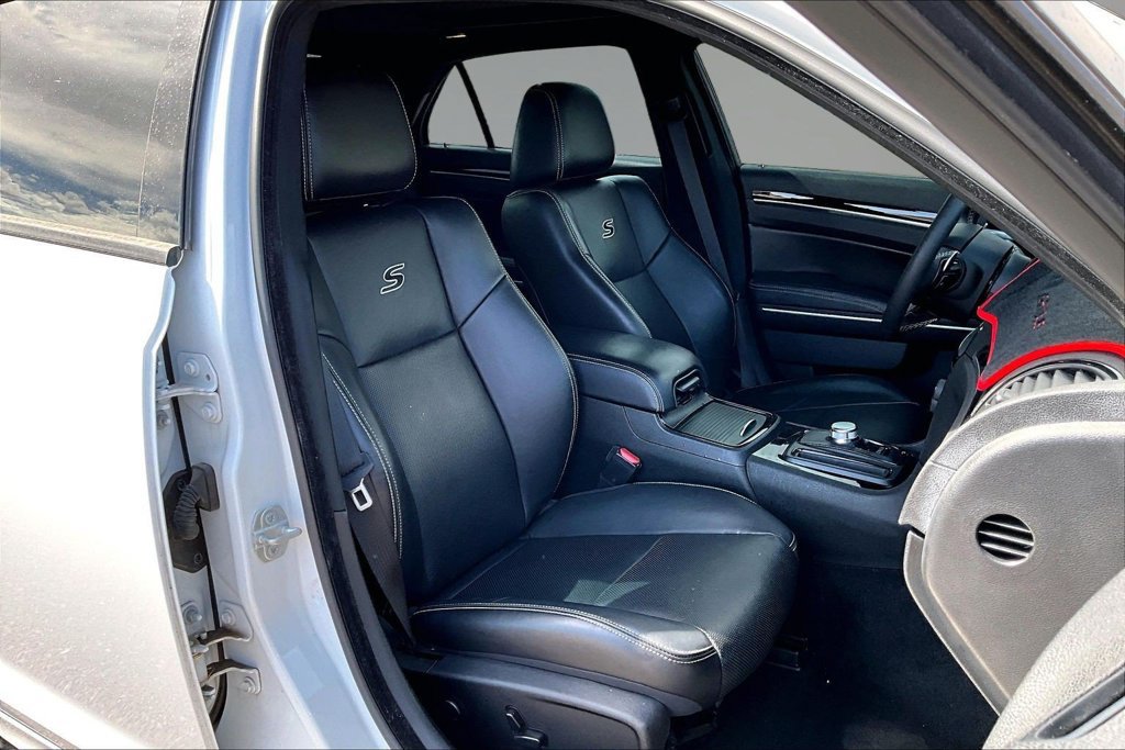 Used 2023 Chrysler 300 S w/ Comfort Group RWD image 28