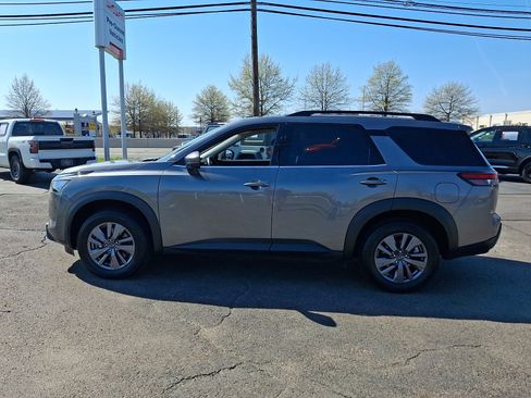 Certified 2025 Nissan Pathfinder SV FWD image 4