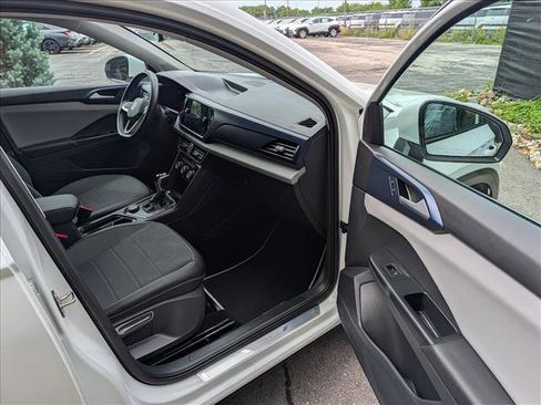 Used 2023 Volkswagen Taos SE w/ Panoramic Sunroof Package AWD/4WD image 12
