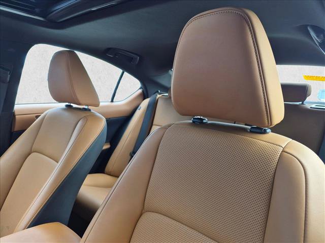 Used 2024 Lexus IS 300 w/ Comfort Package RWD image 4