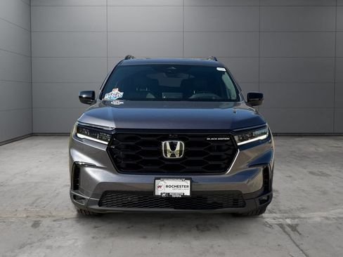 Used 2025 Honda Pilot Black Edition image 8