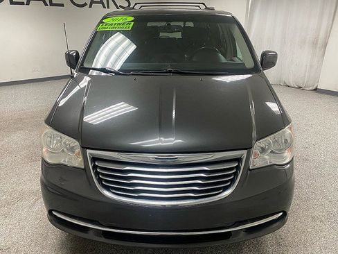 Used 2016 Chrysler Town & Country Touring image 2